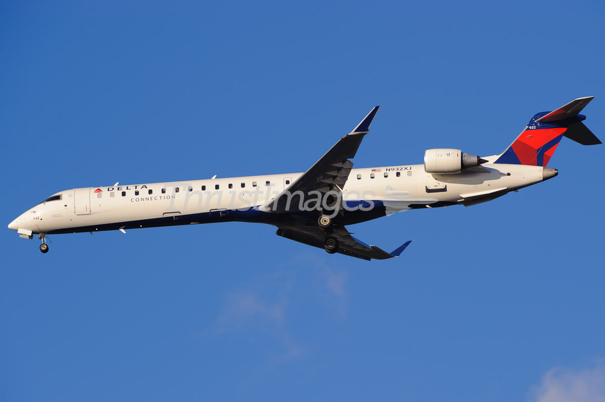 Canadair CL-600-2D24 Regional Jet CRJ-900ER N932XJ / 932 (cn 151